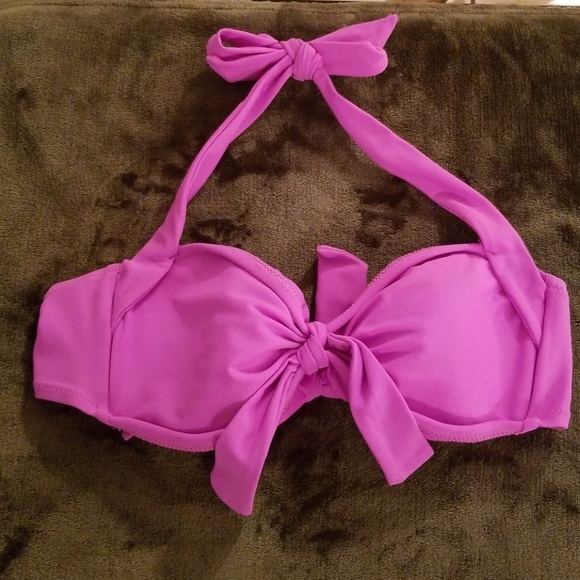 American Eagle Outfitters - Picture 2 of 8